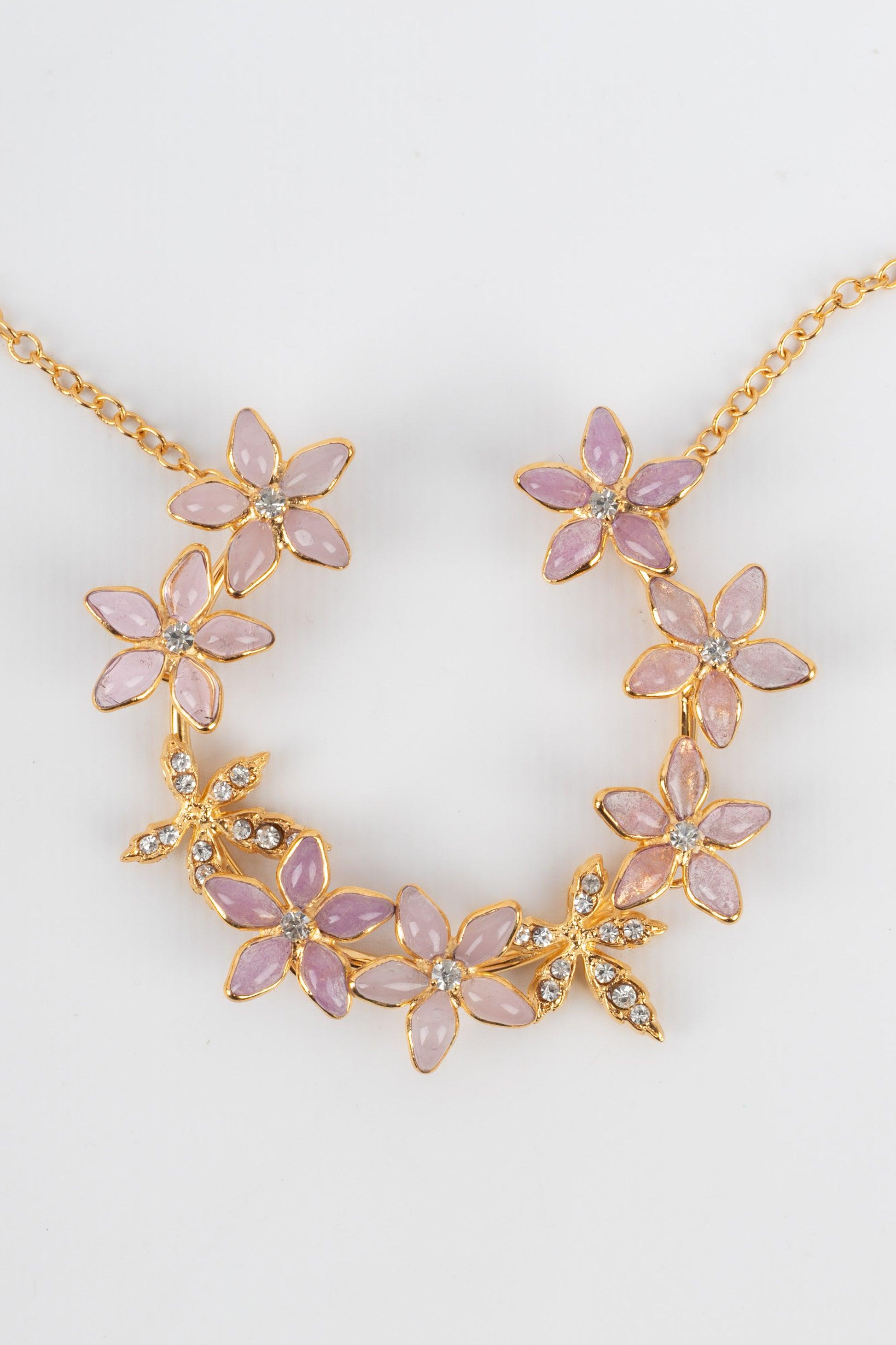 Augustine Golden Metal Necklace with Rhinestones and Glass Paste Pale Pink Tones For Sale 3