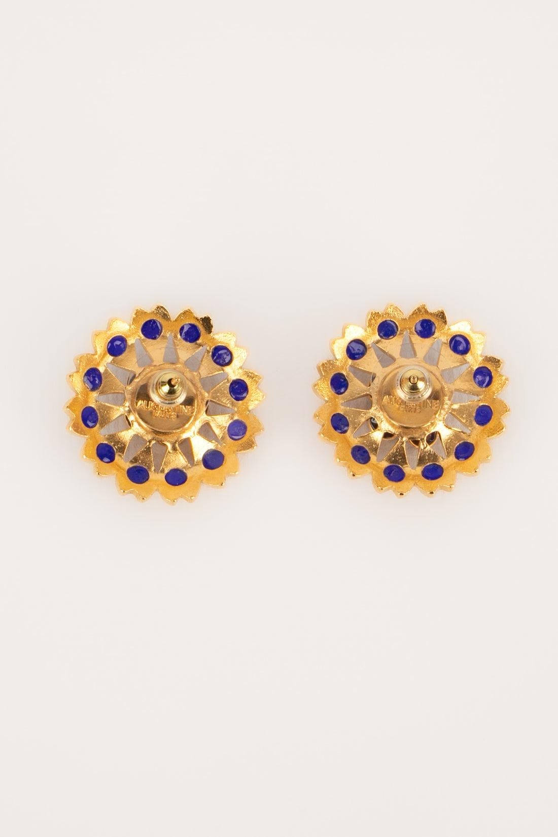 Boucles d'oreilles ajourées Augustine en métal doré avec pâte de verre Excellent état - En vente à SAINT-OUEN-SUR-SEINE, FR