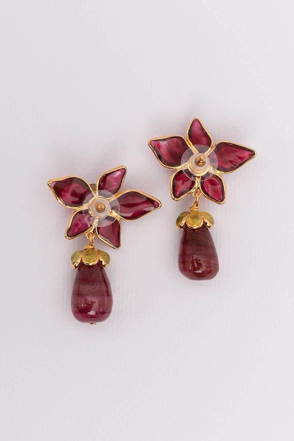 Augustine Golden Metal Pierced Earrings with Glass Paste In Excellent Condition For Sale In SAINT-OUEN-SUR-SEINE, FR