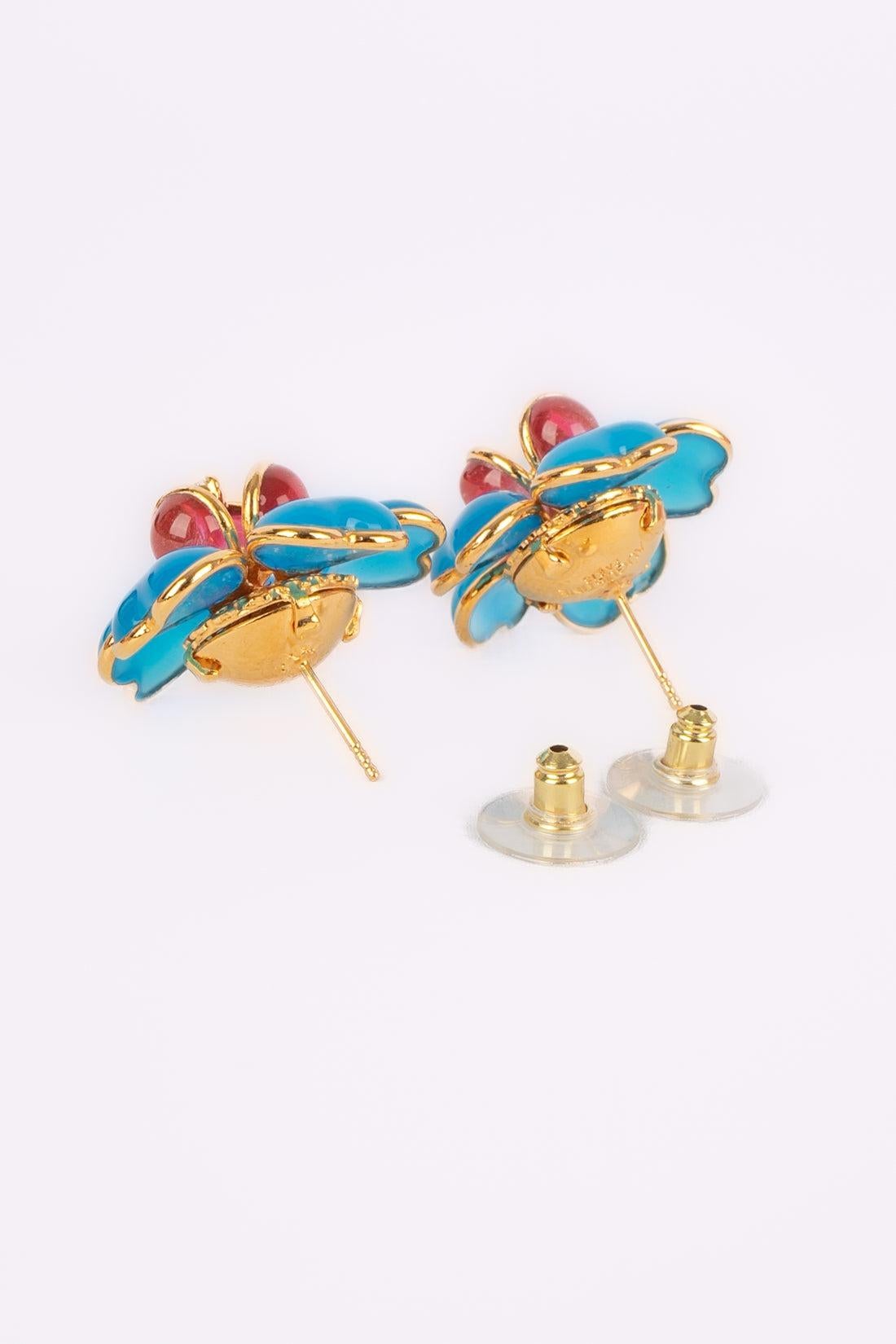Women's Augustine Golden Metal Two-tone Flower Earrings with Glass Paste and Rhinestone For Sale