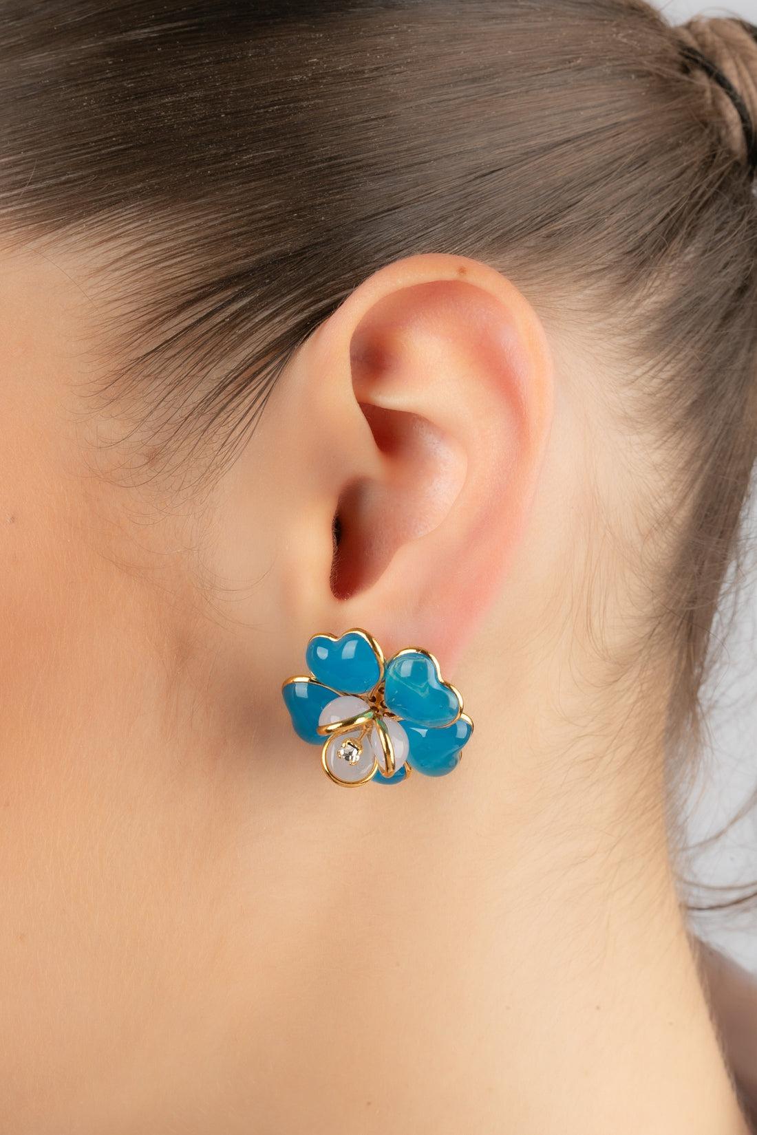 Augustine - (Fabricado en Francia) Pendientes flor bicolor de metal dorado con pasta de vidrio y decorados con un strass.

Más información:
Estado: Muy buen estado
Dimensiones: Altura: 2,5 cm

Referencia del vendedor: BO202