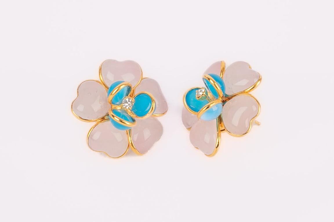 Augustine - (Made in France) Zweifarbige Blumenohrringe aus goldfarbenem Metall mit Glaspaste und Strasssteinbesatz.

Zusätzliche Informationen:
Zustand: Sehr guter Zustand
Abmessungen: Höhe: 2,5 cm

Referenz des Sellers: BO201