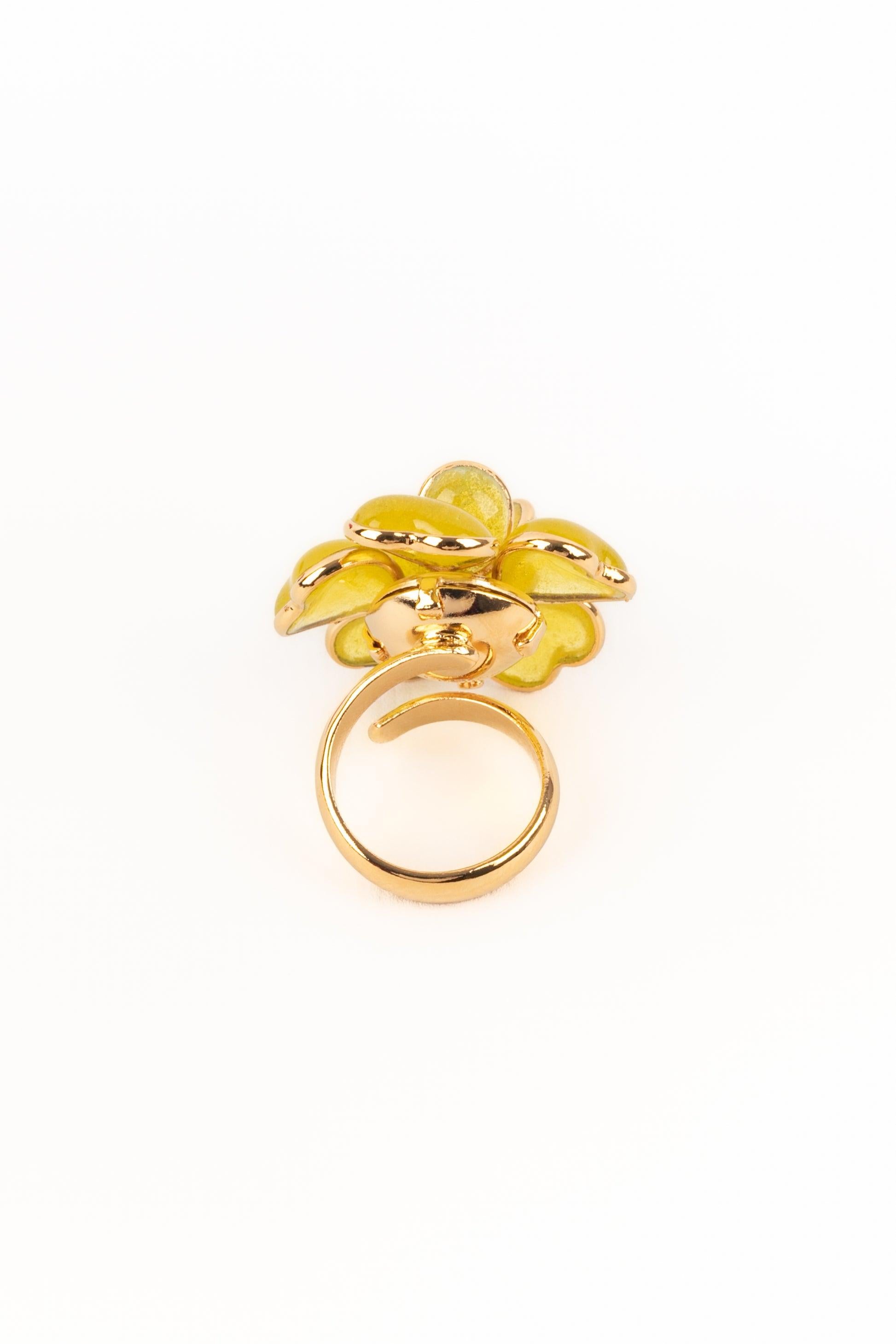 Anello Augustine in metallo dorato giallo in vendita 2