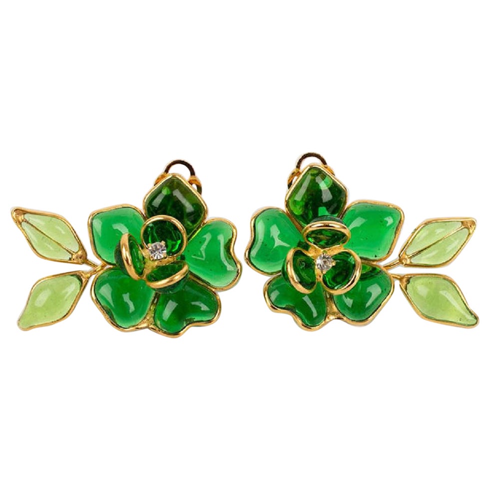 Augustine Grüne Glaspalette und Strass-Ohrclips aus Glas im Angebot