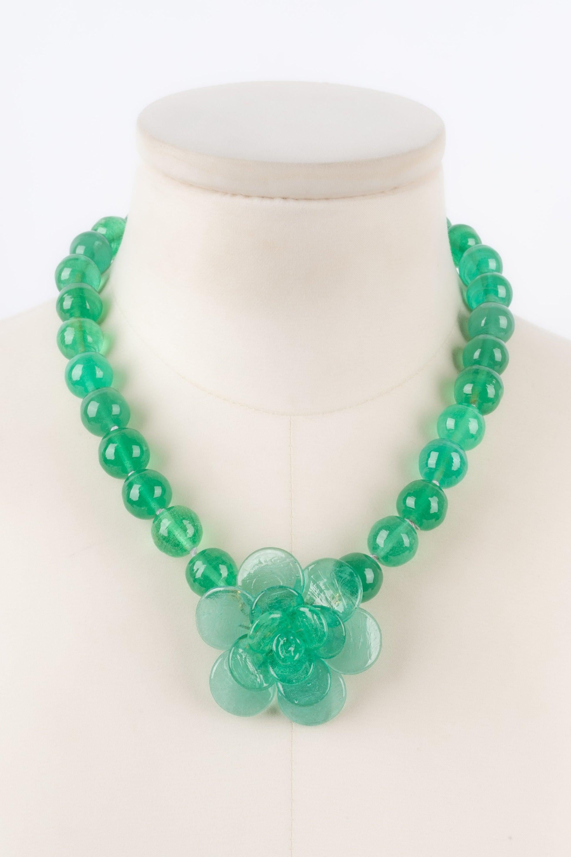 Augustine - (Made in France) Green glass paste short necklace.

Additional information:
Condition: Very good condition
Dimensions: Length: from 44 cm to 49 cm

Seller Reference: BC224