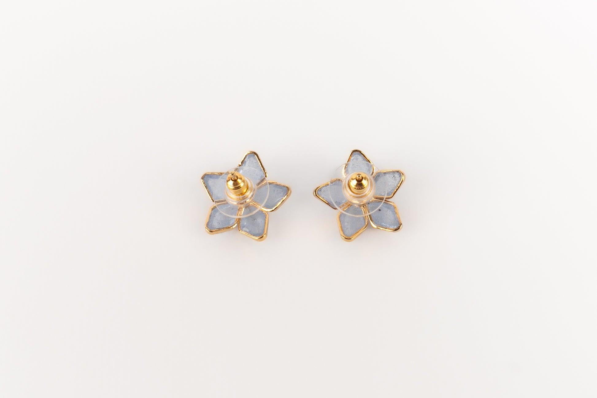 Augustine Grau-blaue goldene Metallohrringe Damen im Angebot