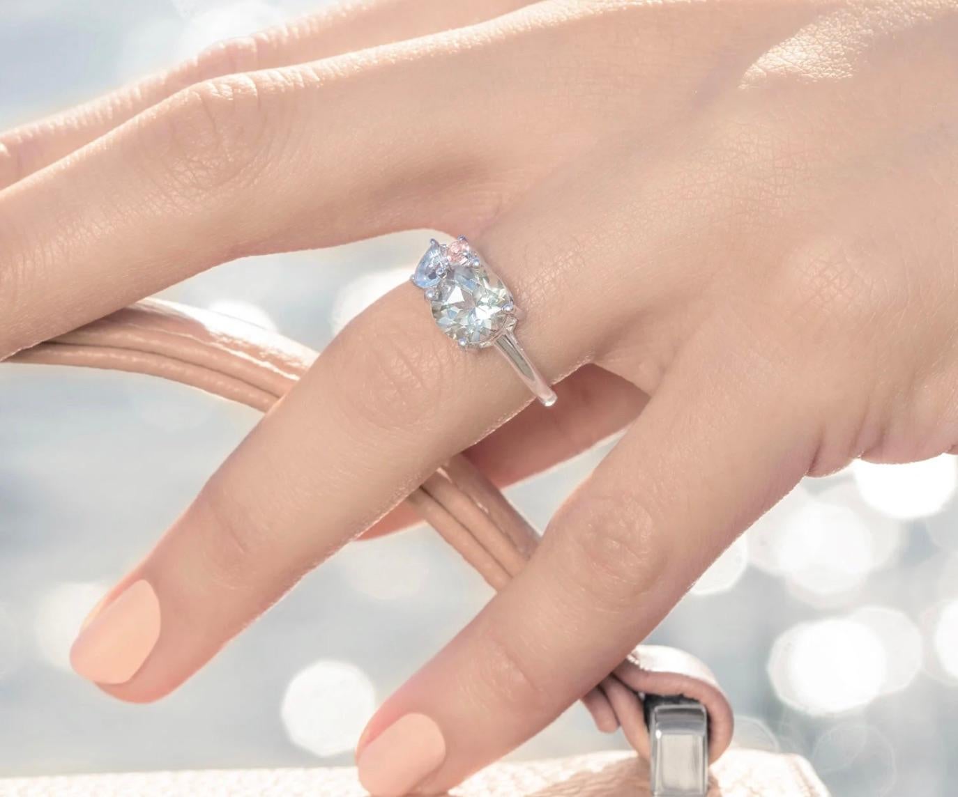 Ispirato alle tranquille acque del Lago di Como, questo anello della Collection'S Como è caratterizzato da una tranquilla ametista verde, un'acquamarina e una delicata morganite, incastonate in oro bianco o argento 9ct. La nostra collezione di