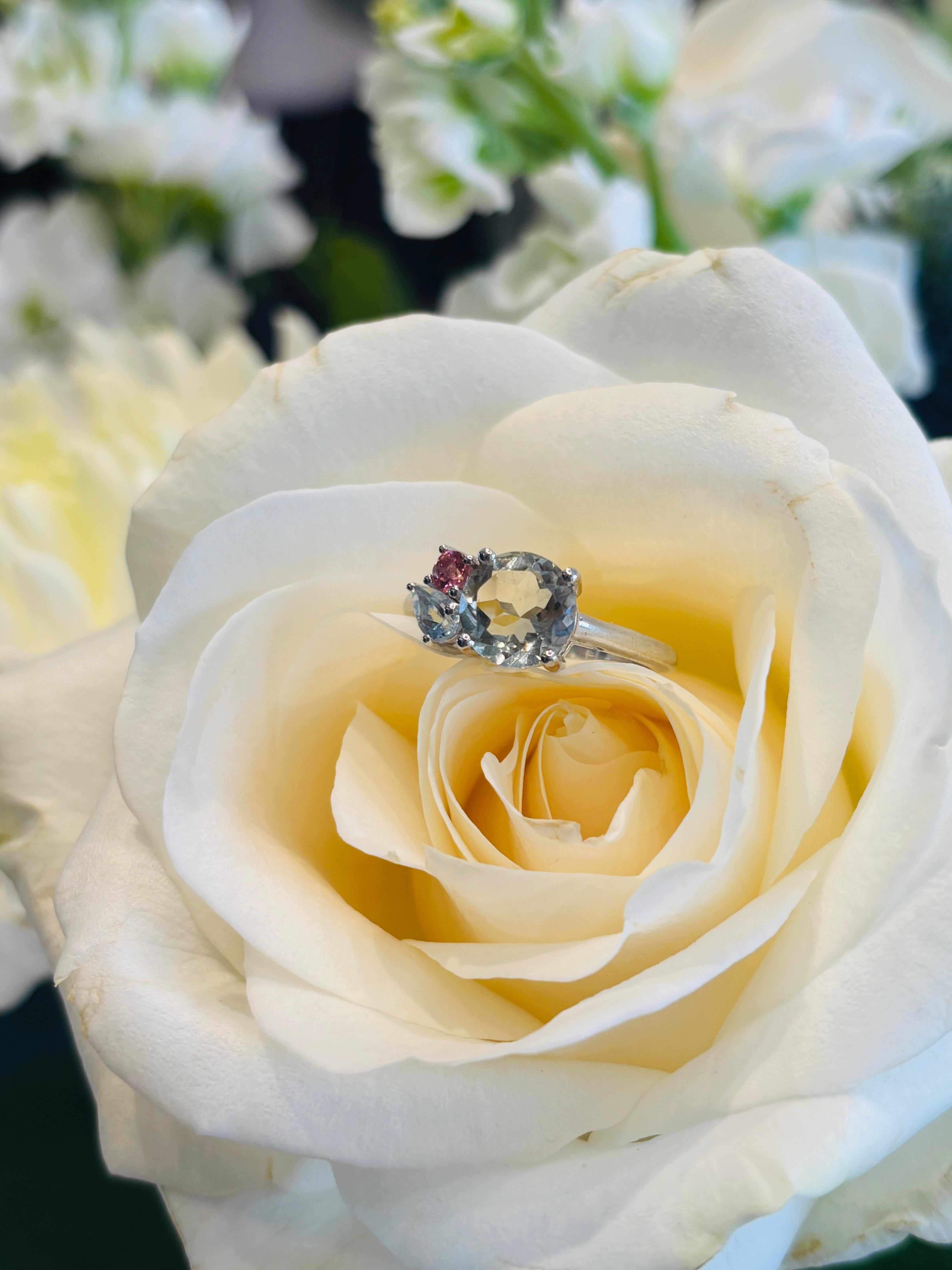 Augustine Jewels Bague à grappes d'améthyste verte en vente 3