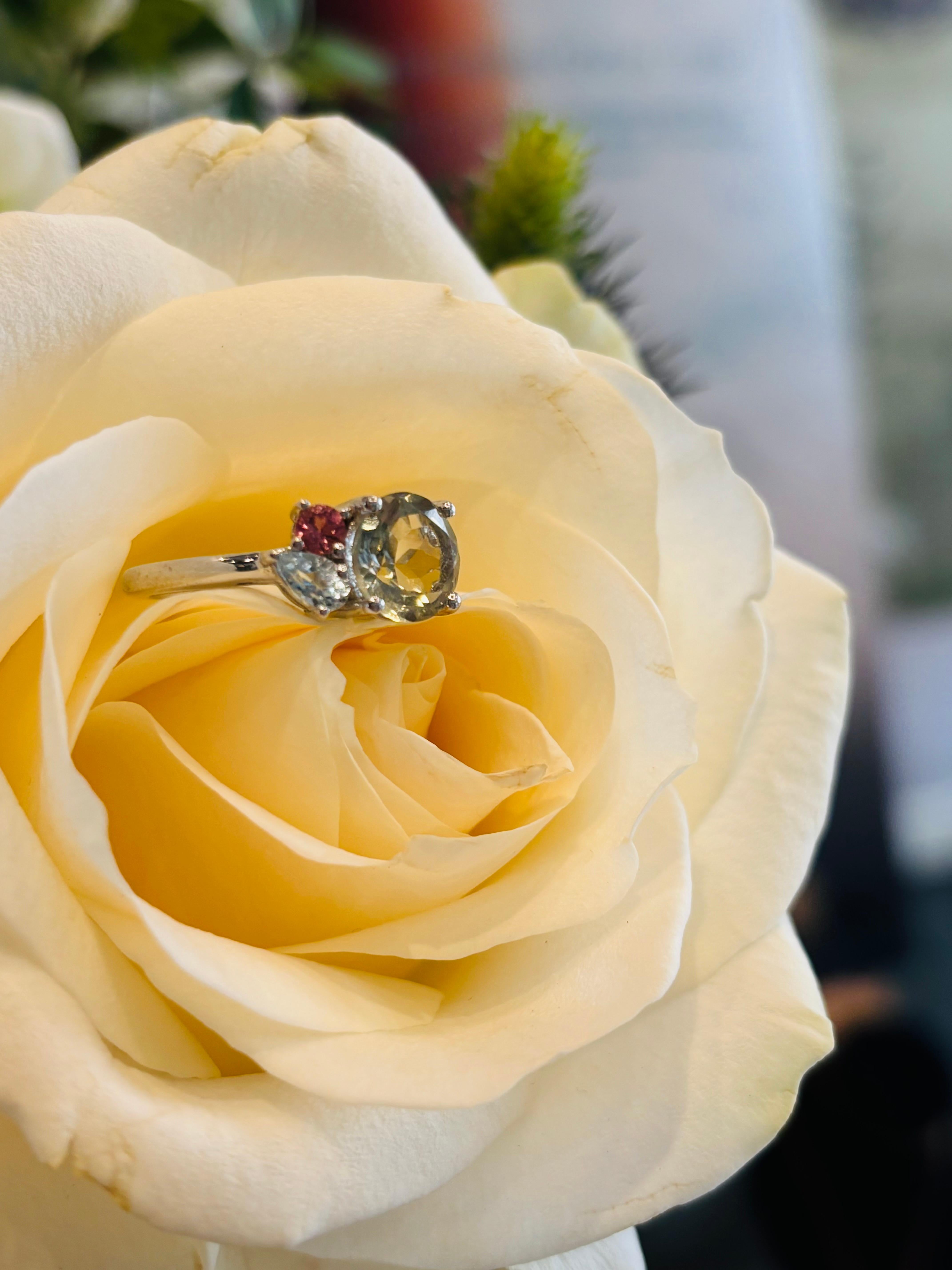 Augustine Jewels Bague à grappes d'améthyste verte en vente 4