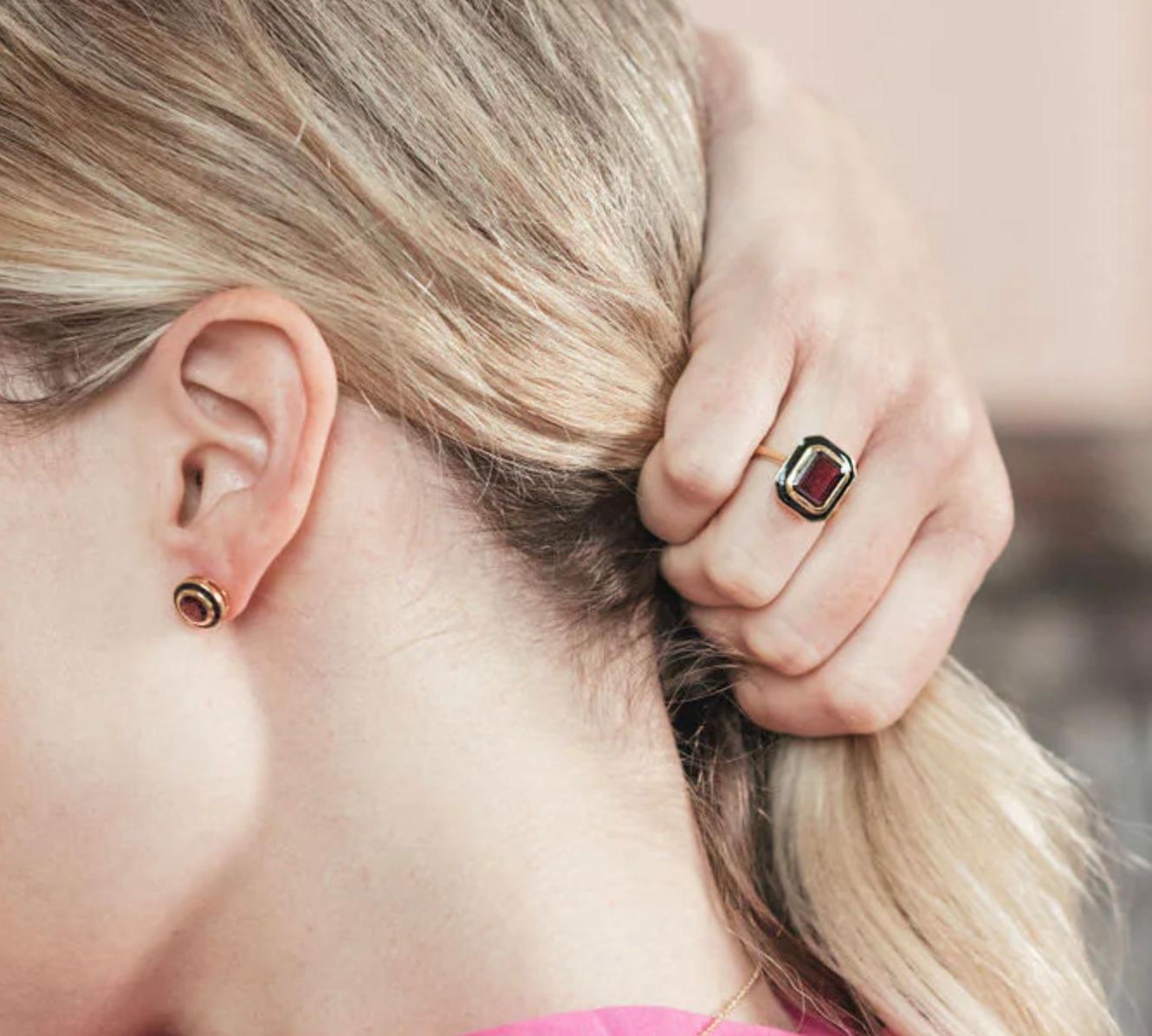 Augustine Jewels Rhodolite and Black Enamel Cocktail Ring In New Condition For Sale In London, GB