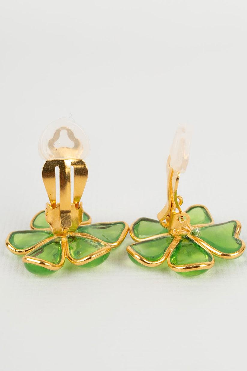 Augustine Light Green Glass Paste Clip Earrings For Sale 1