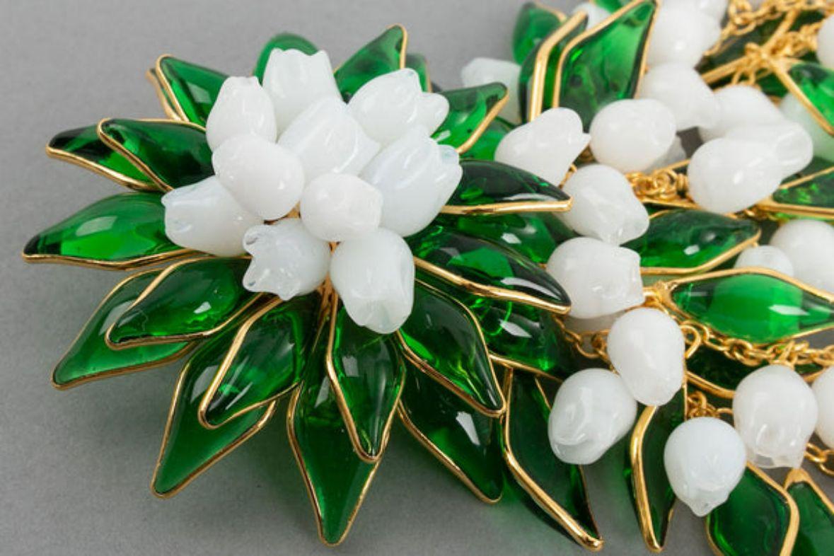 Augustine (Made in France) Brooch/pendant in gilded metal and glass paste representing lily-of-the-valley.

Additional information:
Dimensions: Width: 7 cm (2.75