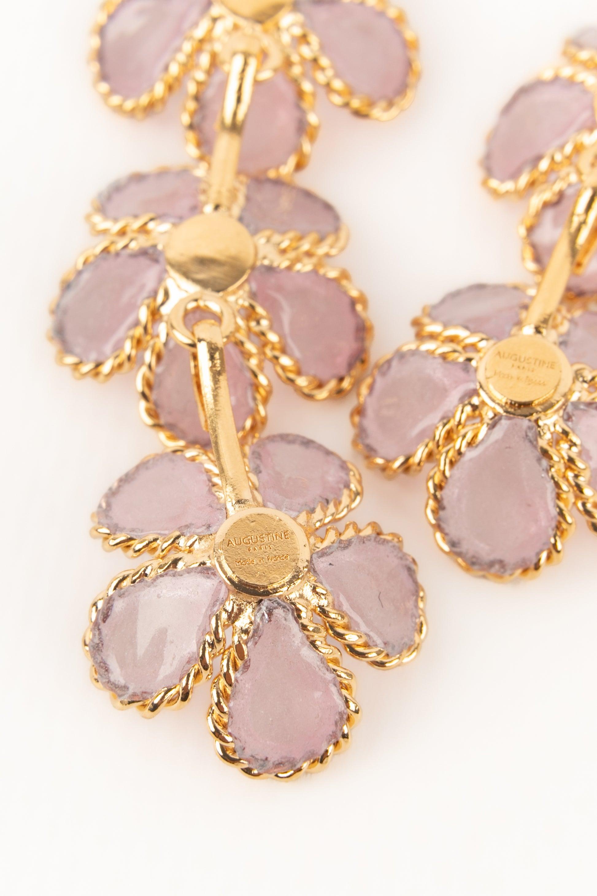 Longues boucles d'oreilles Augustine en pâte de verre rose clair en vente 1