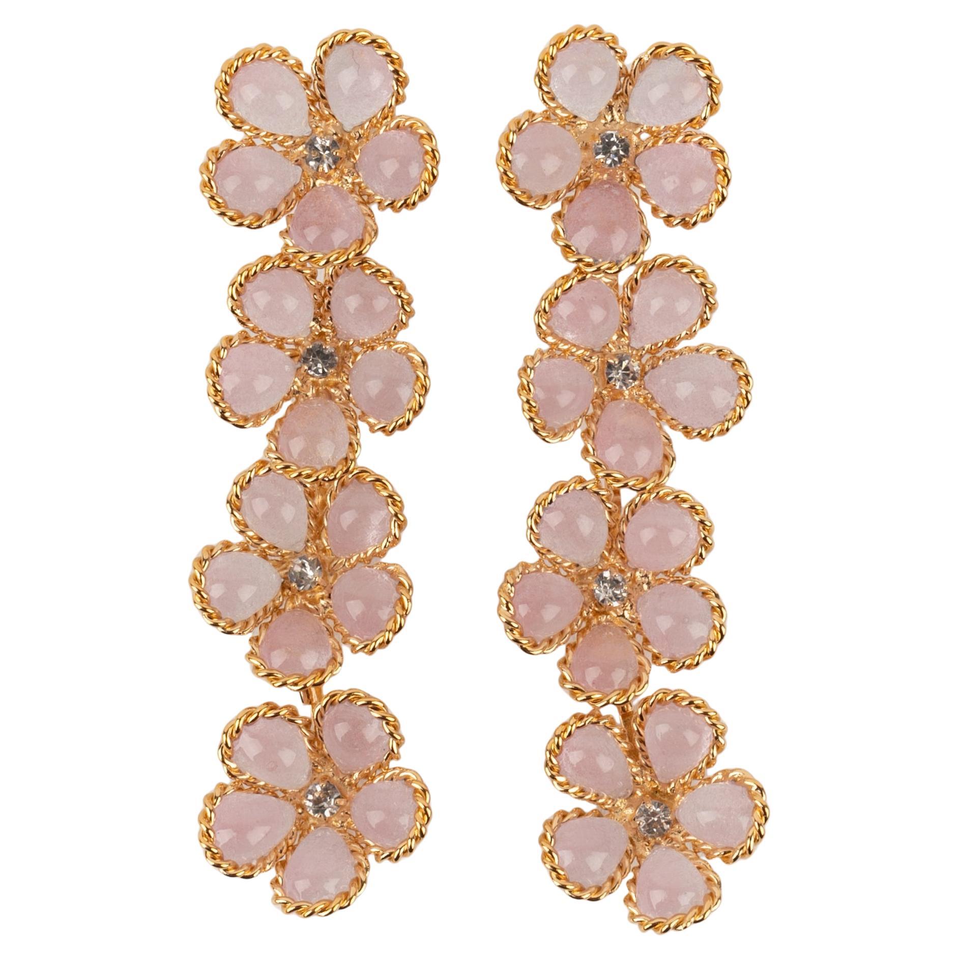 Longues boucles d'oreilles Augustine en pâte de verre rose clair