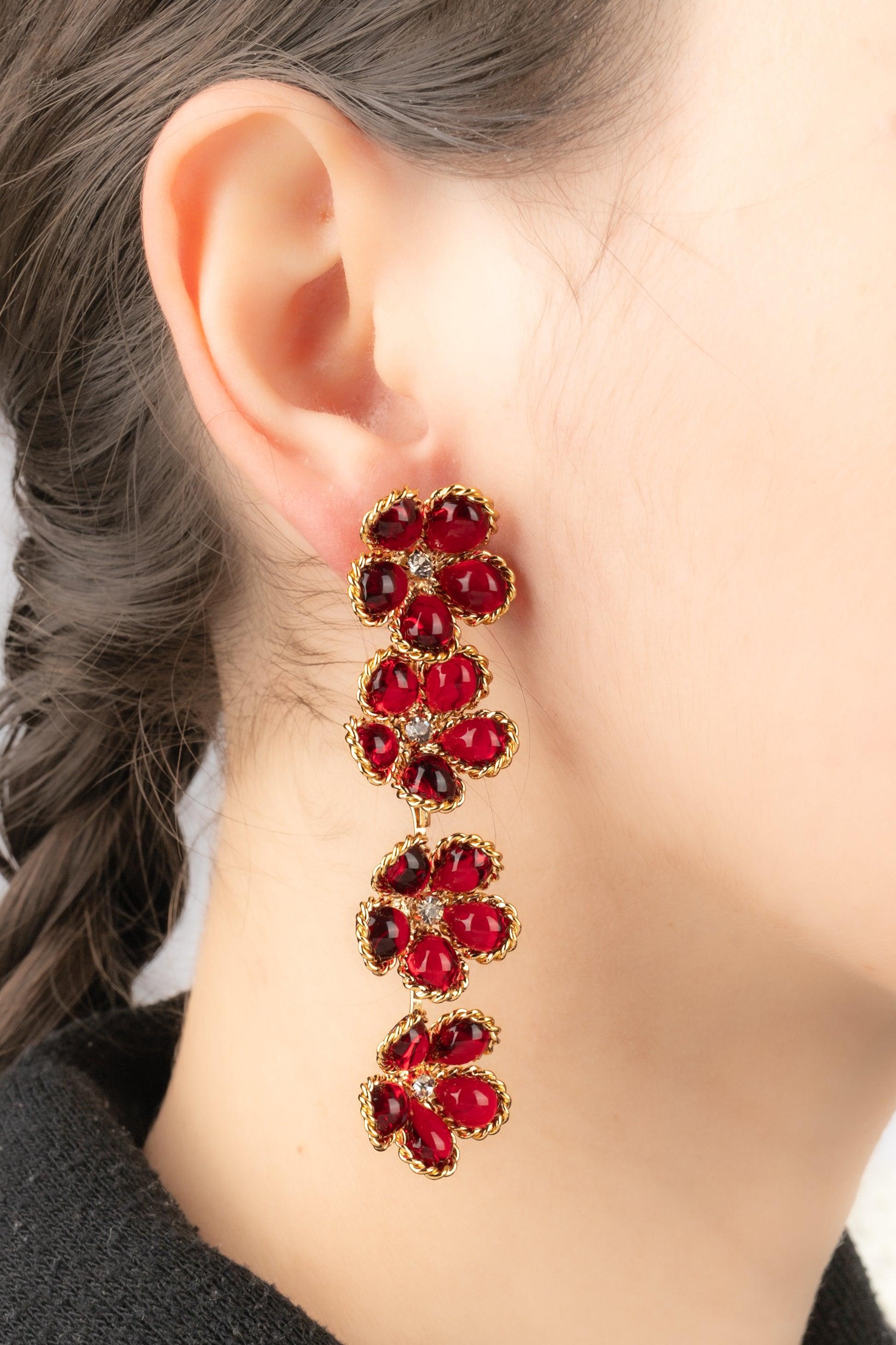 Augustine - (Made in France) Long red glass paste earrings with rhinestoned hearts.

Additional information:
Condition: Very good condition
Dimensions: Length: 7 cm

Seller Reference: BO21