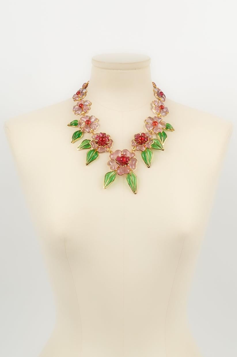 Augustine - (Made in France) Necklace in gold metal and glass paste flowers.

Additional information:
Dimensions: Length : from 45 cm to 51 cm
Condition: Very good condition
Seller Ref number: BC96