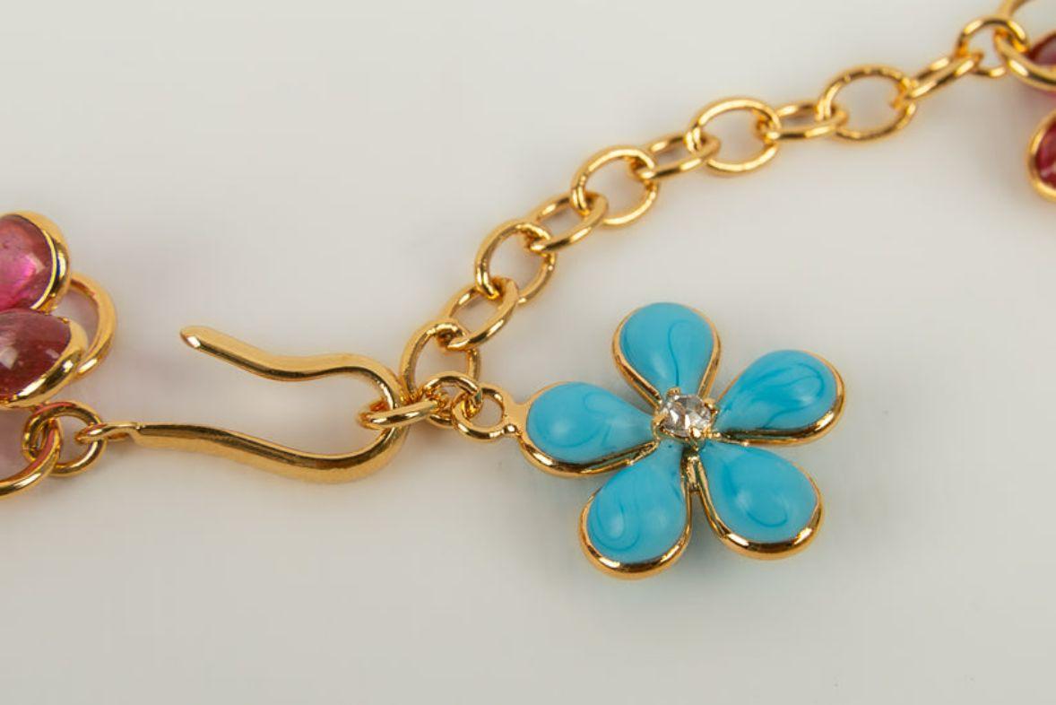 Augustine Necklace in Gold Metal and Glass Paste Flowers  For Sale 2