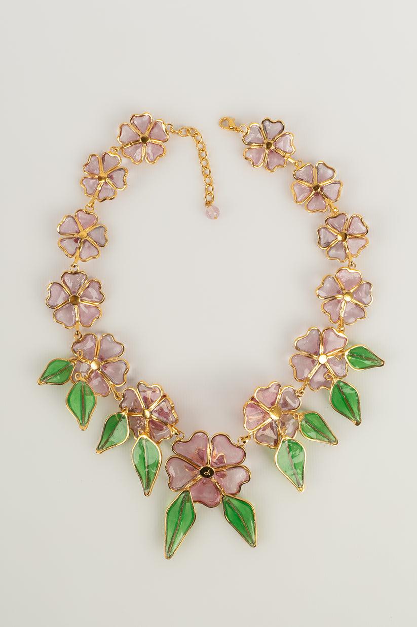 Augustine Necklace in Gold Metal and Glass Paste Flowers For Sale 2