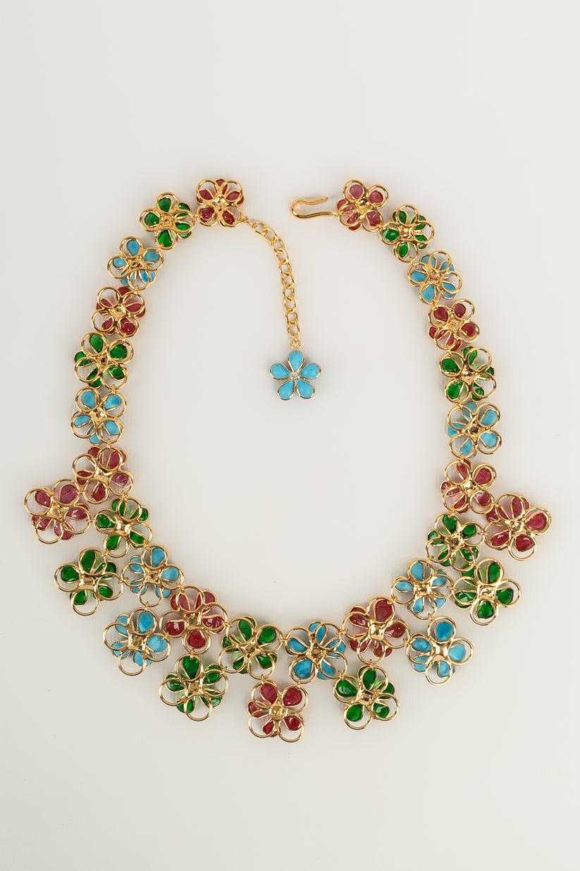 Augustine Necklace in Gold Metal and Glass Paste Flowers  For Sale 3