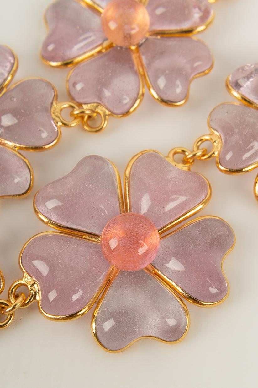 Women's Augustine Necklace in Gold Metal and Pink Glass Paste Flowers For Sale