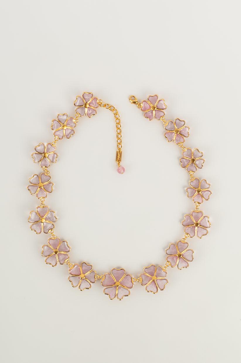 Augustine Necklace in Gold Metal and Pink Glass Paste Flowers For Sale 1