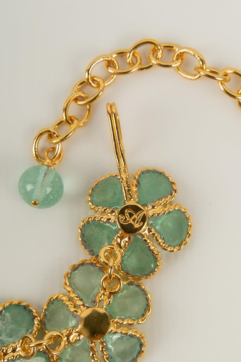 Augustine Necklace in Gold Plated Metal and Flowers For Sale 3