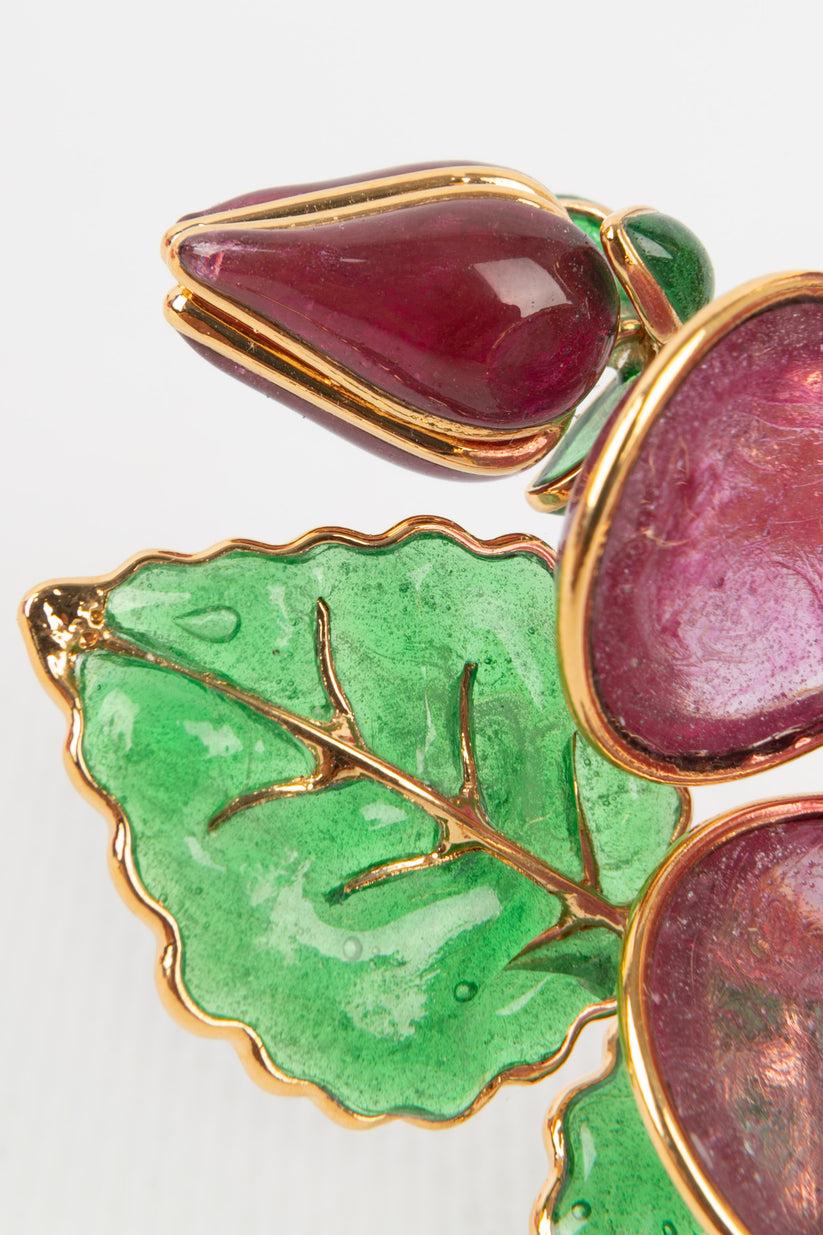 Augustine Pendant Brooch in Golden Metal and Glass In Good Condition For Sale In SAINT-OUEN-SUR-SEINE, FR
