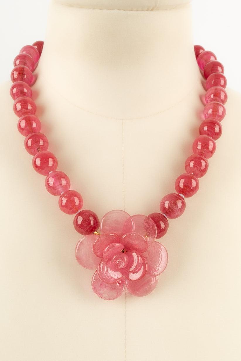 Augustine - (Made in France) Camellia necklace in pink glass paste.

Additional information:
Condition: Very good condition
Dimensions: Length: from 44 cm to 49 cm

Seller Reference: BC36