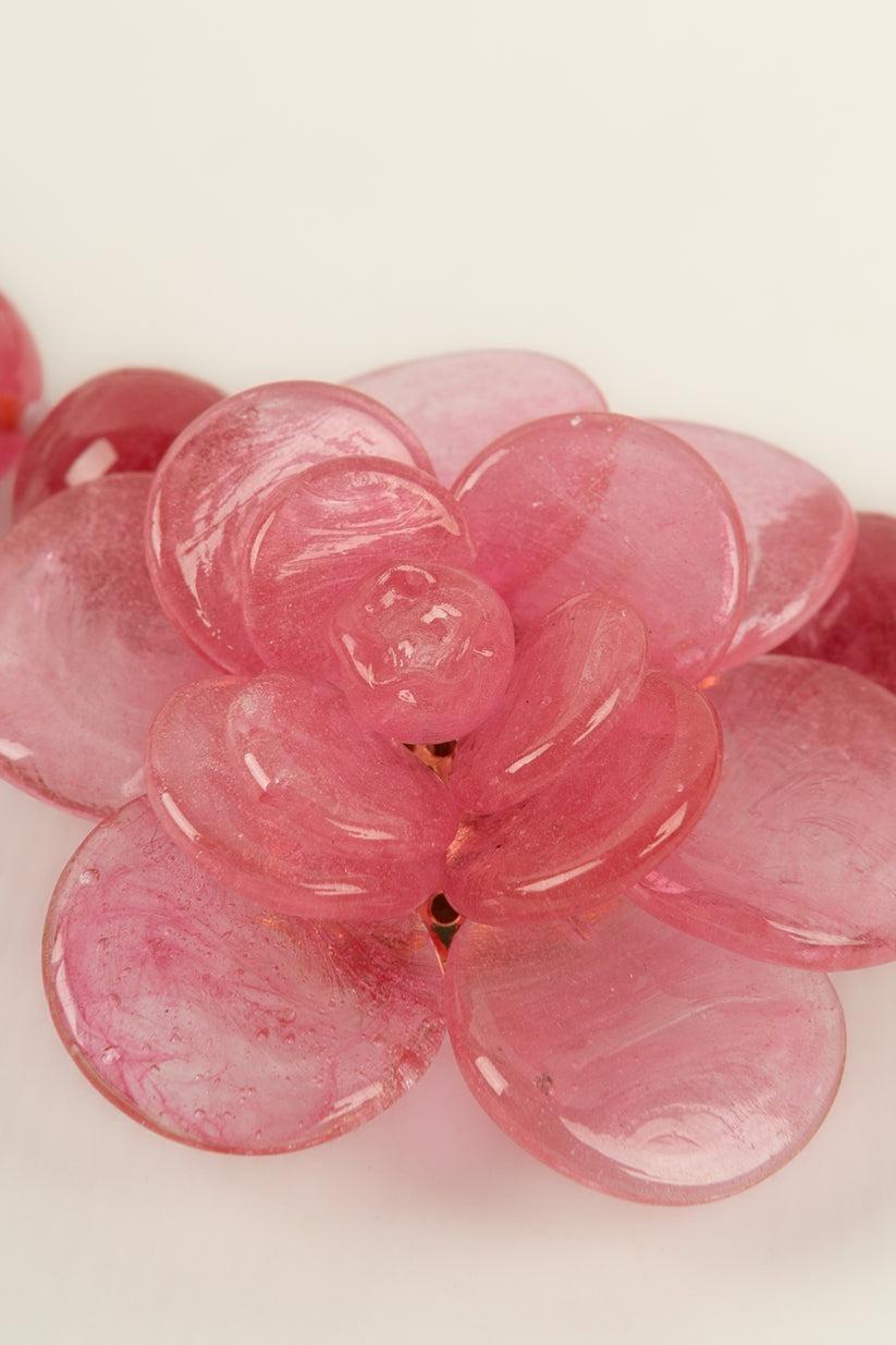 Augustine Pink Camellia Necklace In Excellent Condition For Sale In SAINT-OUEN-SUR-SEINE, FR