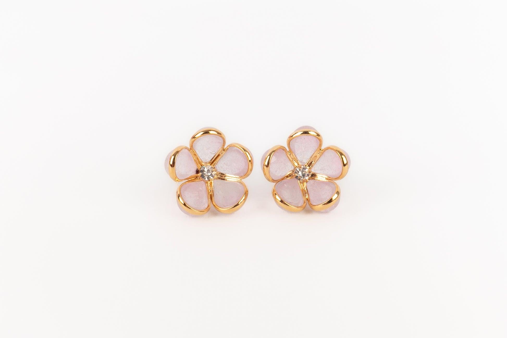 AUGUSTINE - (Made in France) Golden metal earrings with rhinestones and pink glass paste.

Additional information:
Condition: Very good condition
Dimensions: Height: 1.8 cm

SKU:BO436