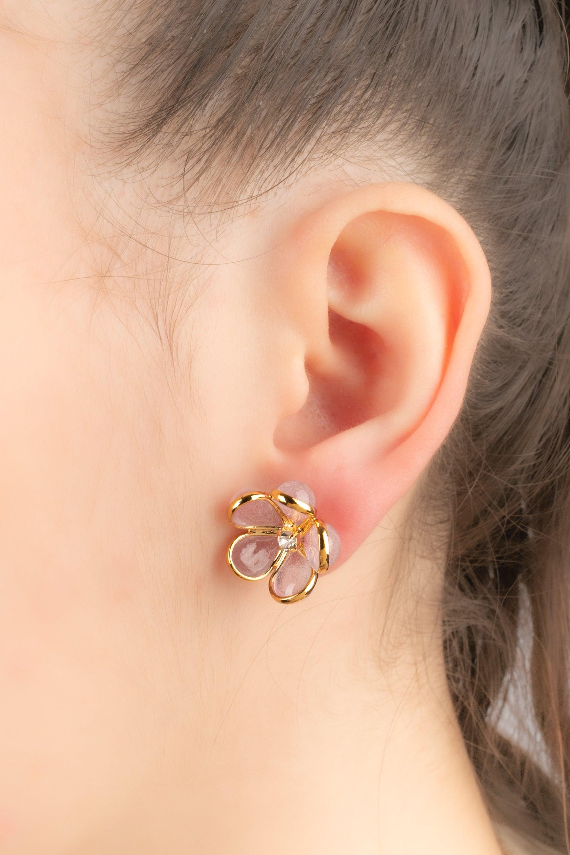 Augustine Pink Golden Metal Earrings In Excellent Condition For Sale In SAINT-OUEN-SUR-SEINE, FR