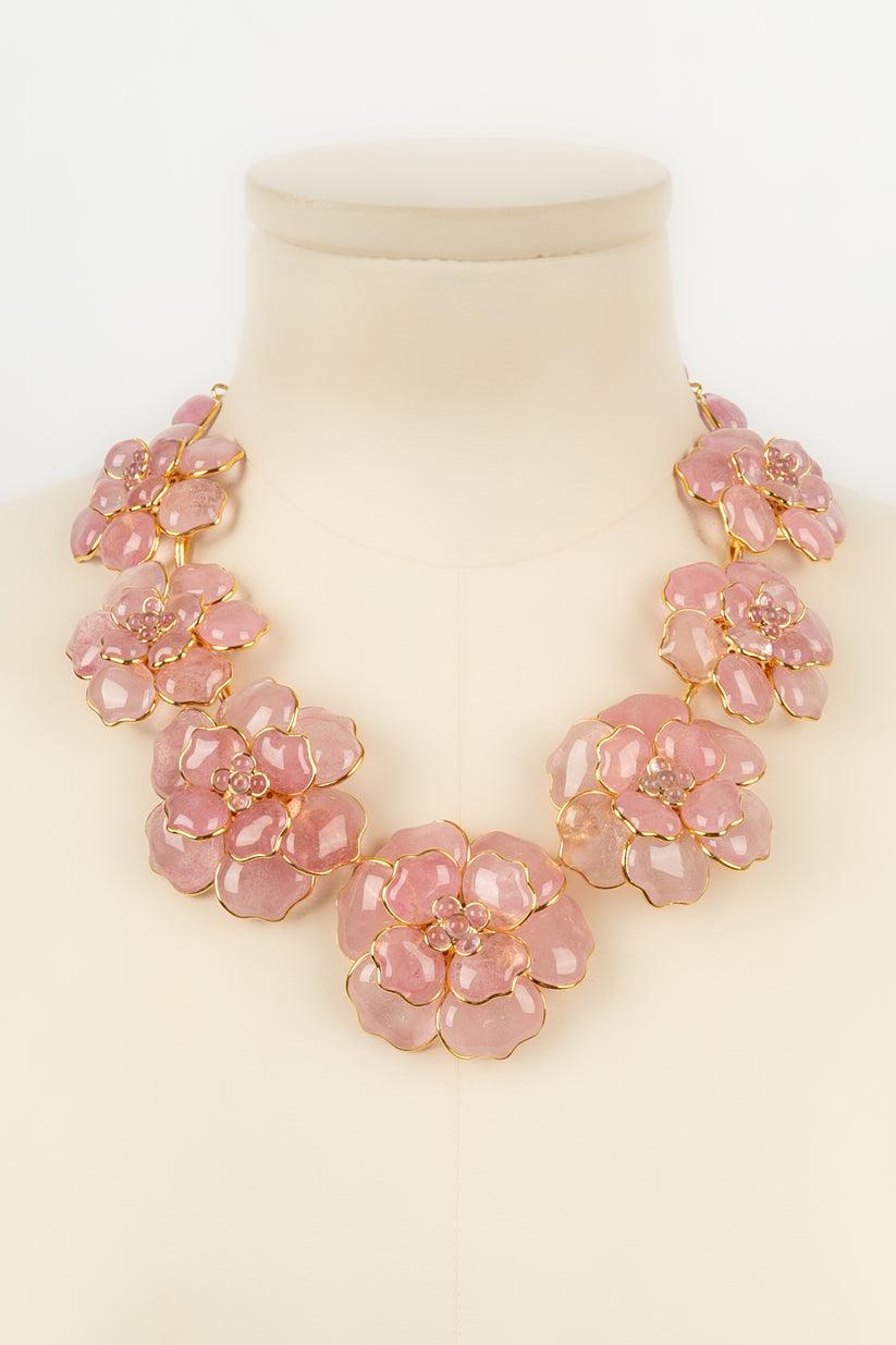 Augustine Pink Necklace in Gold Metal and Glass Paste In Excellent Condition For Sale In SAINT-OUEN-SUR-SEINE, FR