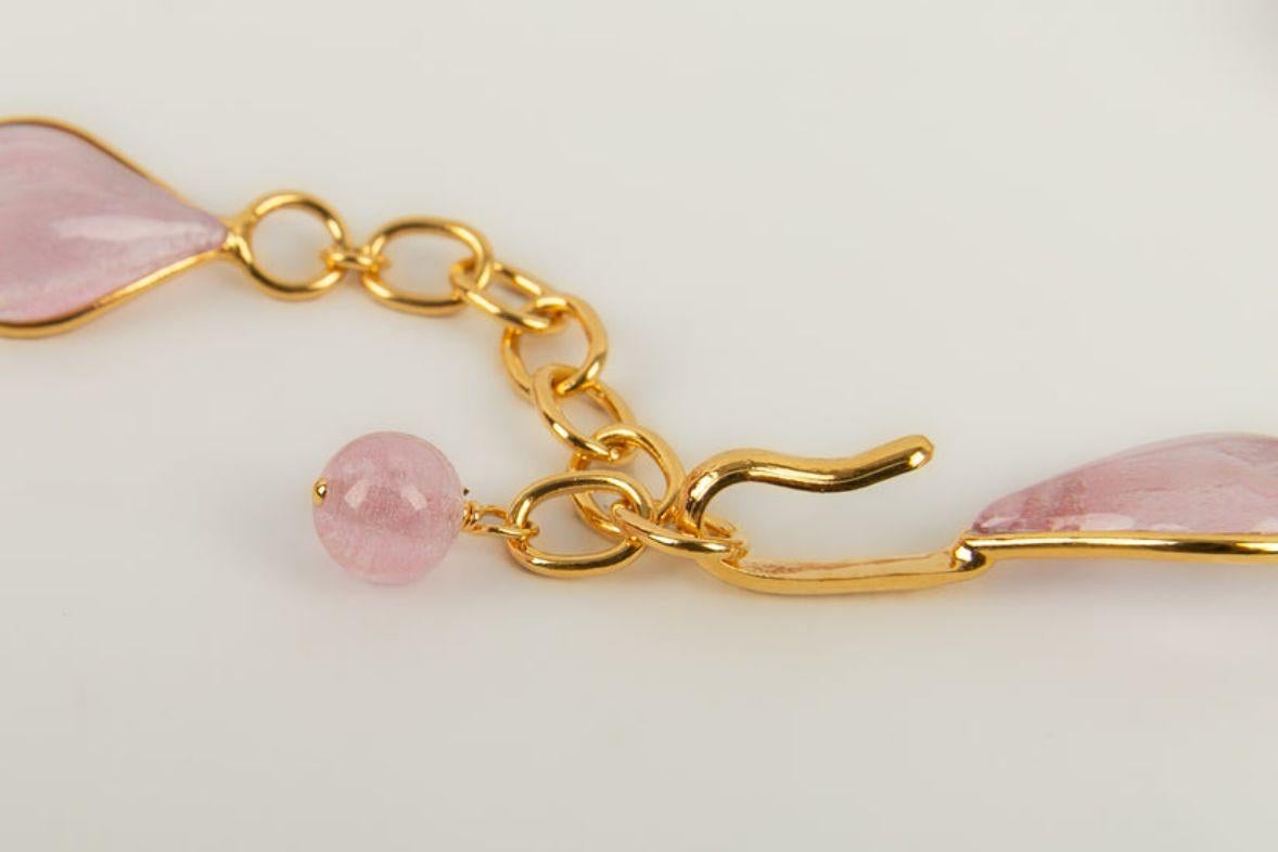 Augustine Pink Necklace in Gold Metal and Glass Paste For Sale 4