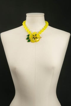 Augustine Short Gilded Metal Necklace in Yellow Glass Paste Flowers