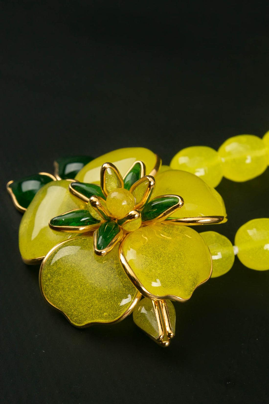 Augustine Short Gilded Metal Necklace in Yellow Glass Paste Flowers For Sale 1