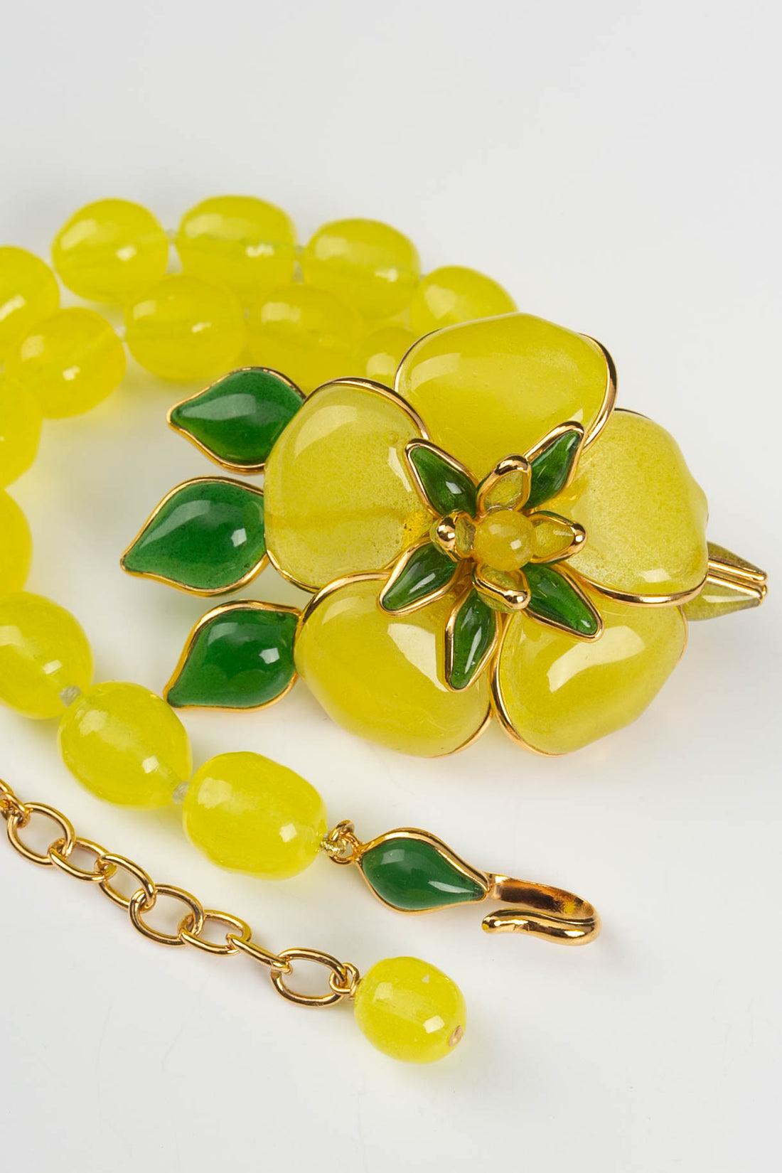 Augustine Short Gilded Metal Necklace in Yellow Glass Paste Flowers For Sale 2