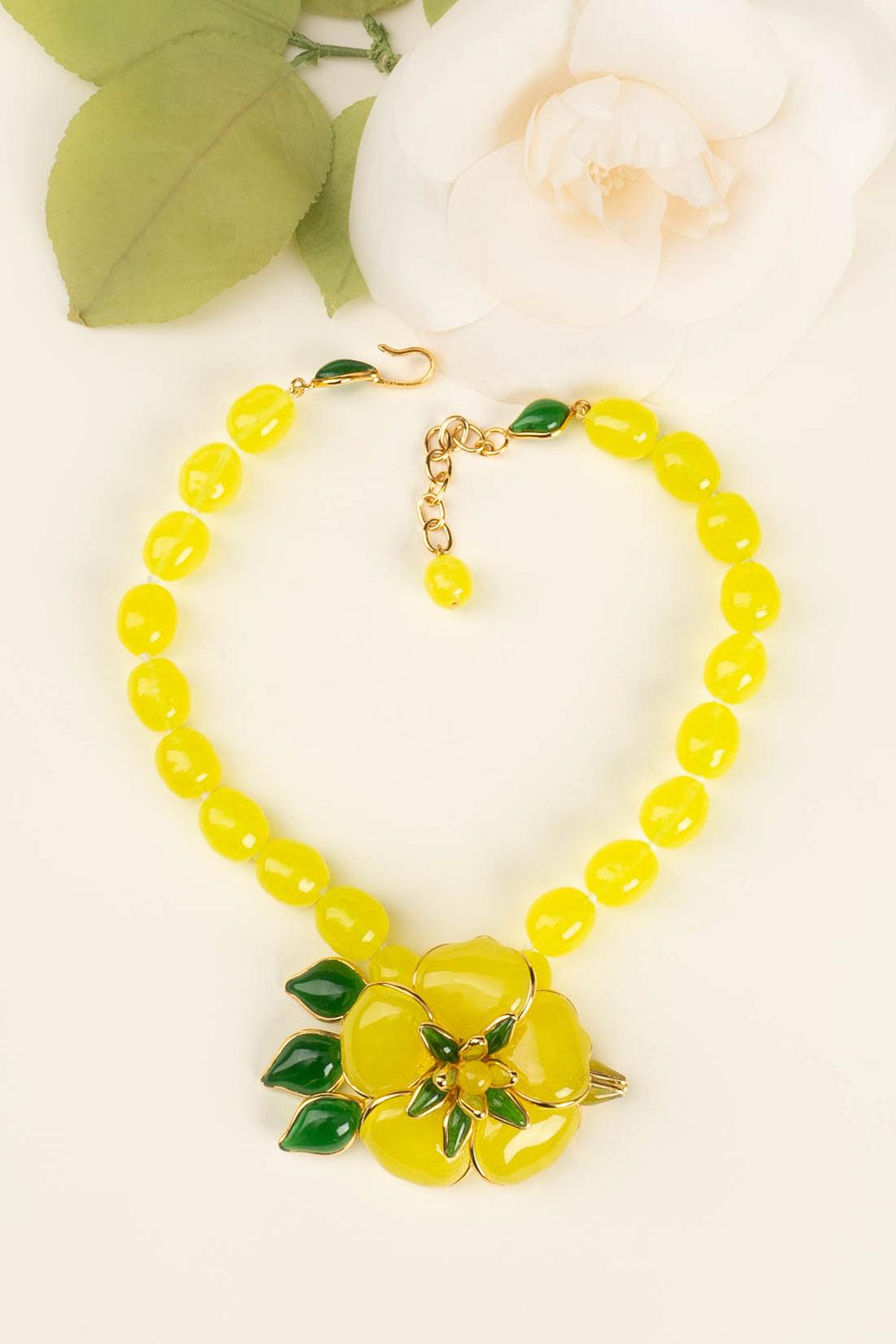 Augustine Short Gilded Metal Necklace in Yellow Glass Paste Flowers For Sale 5
