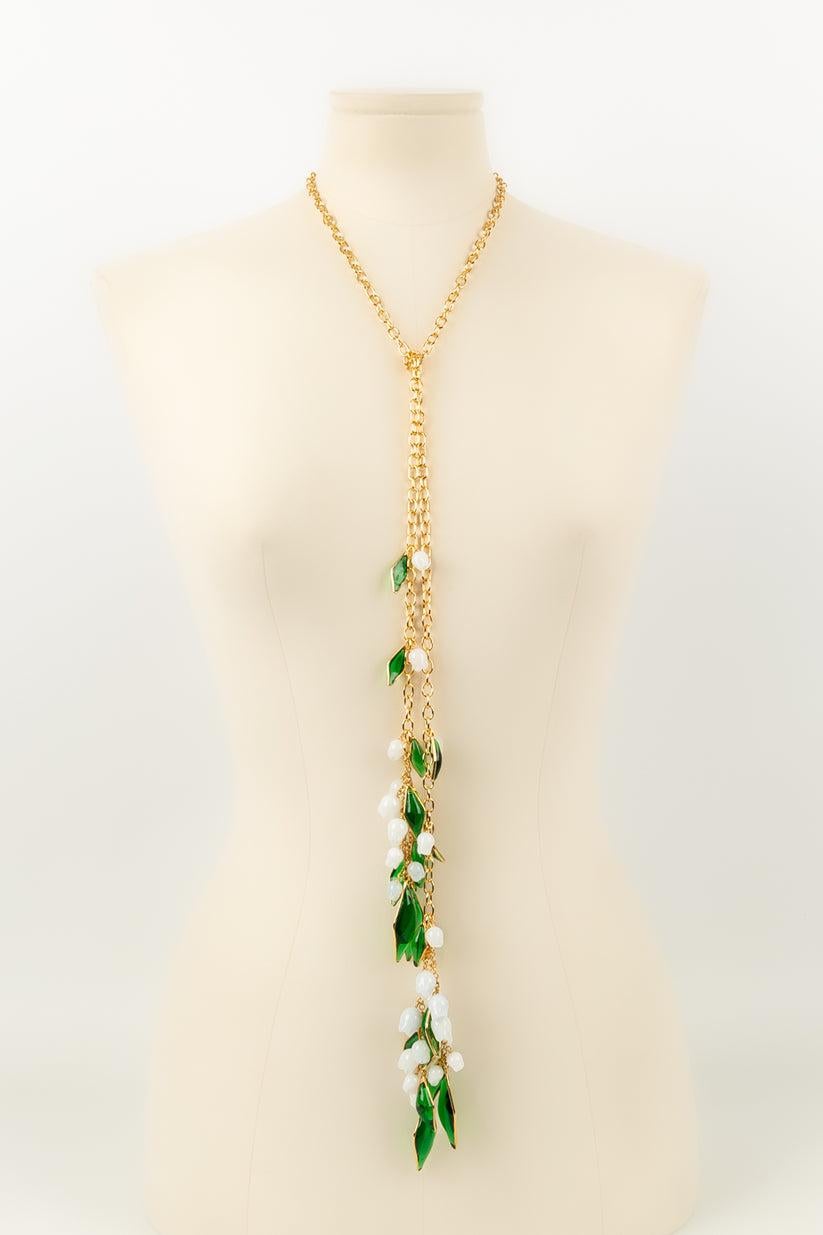 Augustine - (Made in France) Tie necklace in gold-plated metal and with lily of the valley bells in glass paste.

Additional information:
Dimensions: Length: 120 cm
Condition: Very good condition
Seller Ref number: BC181