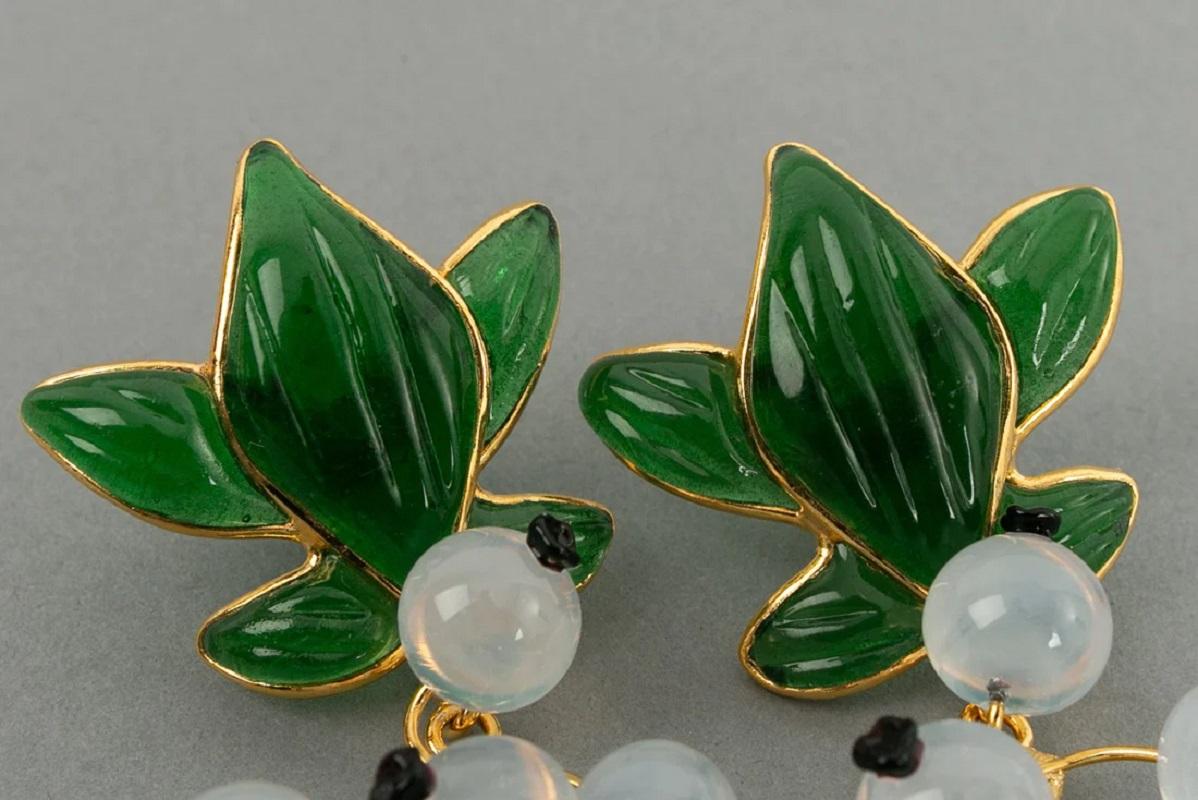 Augustine White Glass Paste Gooseberries Earrings In Excellent Condition For Sale In SAINT-OUEN-SUR-SEINE, FR