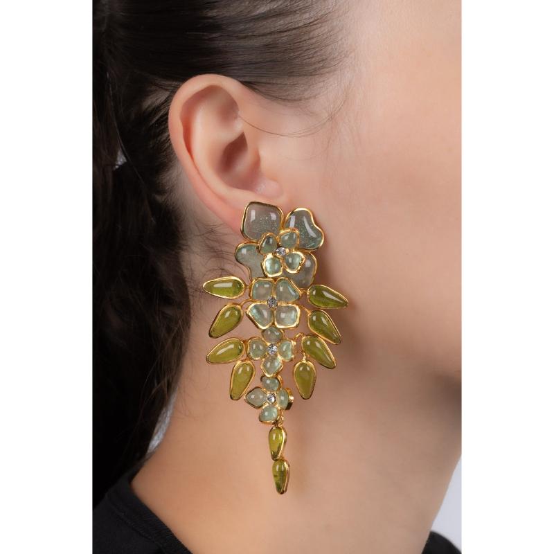 Augustine - Golden metal earrings with light blue glass paste.

Additional information:
Condition: Very good condition
Dimensions: Length: 9 cm

Seller Reference: BO308