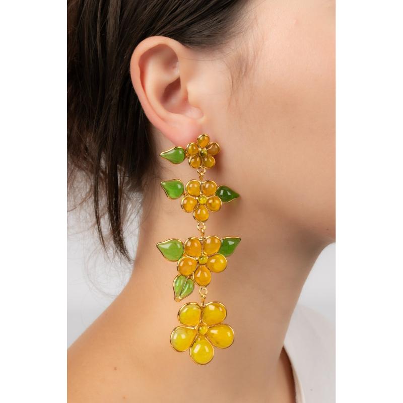 Augustine - - Golden metal earrings with yellow glass paste.

Additional information:
Condition: Very good condition
Dimensions: Length: 11 cm

Seller Reference: BO285