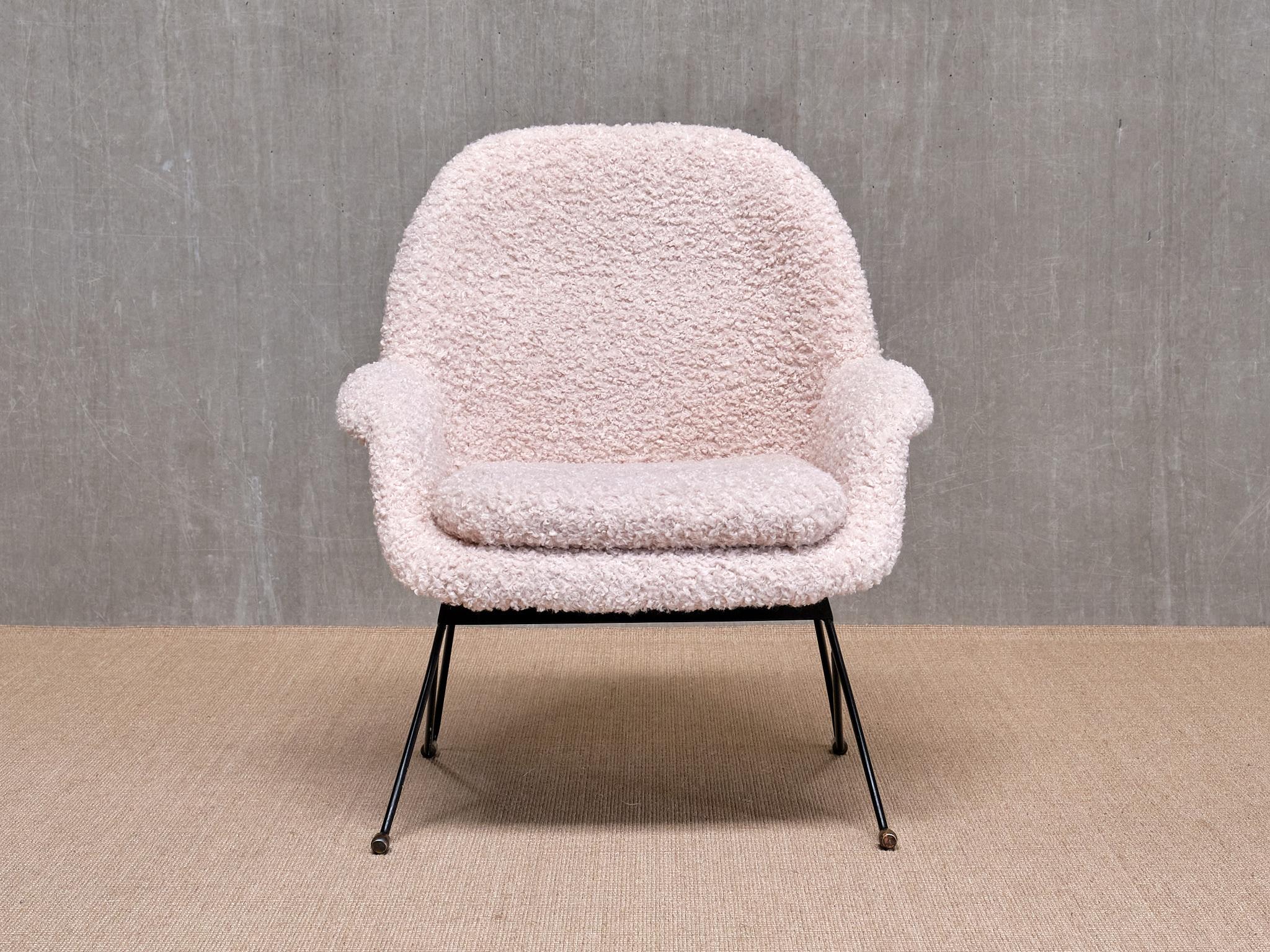This rare armchair was produced in Italy during the 1950s, with its design attributed to Augusto Bozzi, who created several very similar metal-framed lounge chairs for Saporiti during that period.

The striking design features a rounded, organically