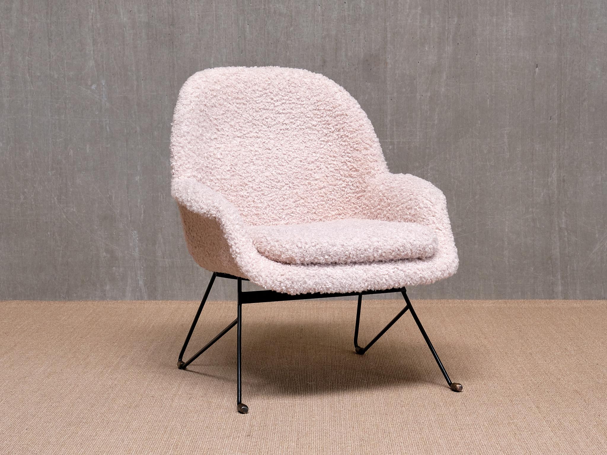 Mid-Century Modern Augusto Bozzi Attributed Armchair in Nude White Bouclé, Saporiti, Italy, 1950s For Sale