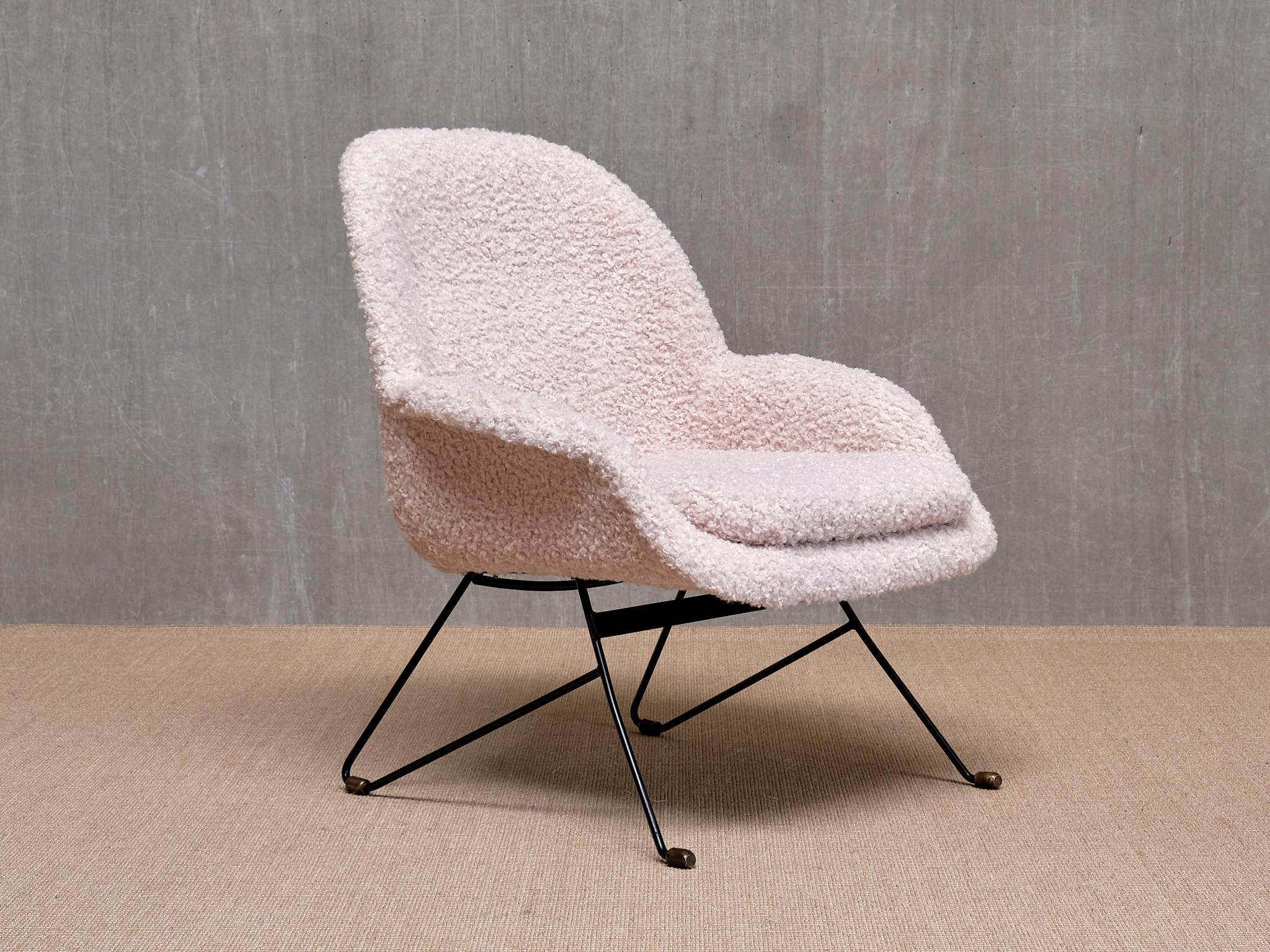 Brass Augusto Bozzi Attributed Armchair in Nude White Bouclé, Saporiti, Italy, 1950s For Sale