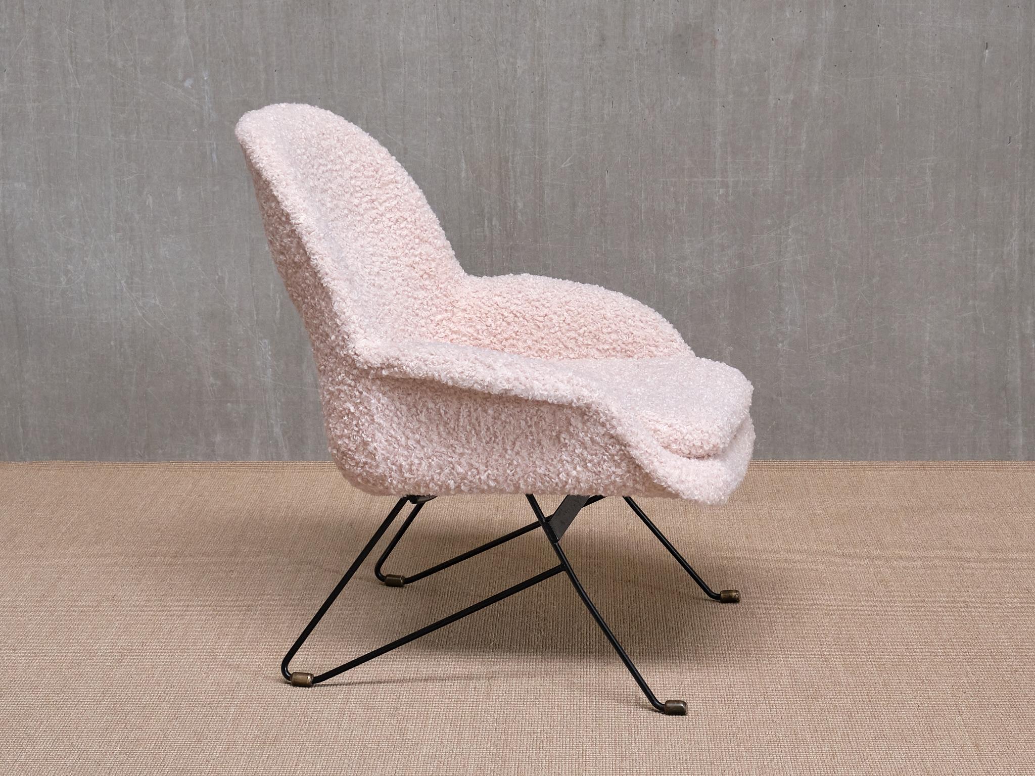 Augusto Bozzi Attributed Armchair in Nude White Bouclé, Saporiti, Italy, 1950s For Sale 1