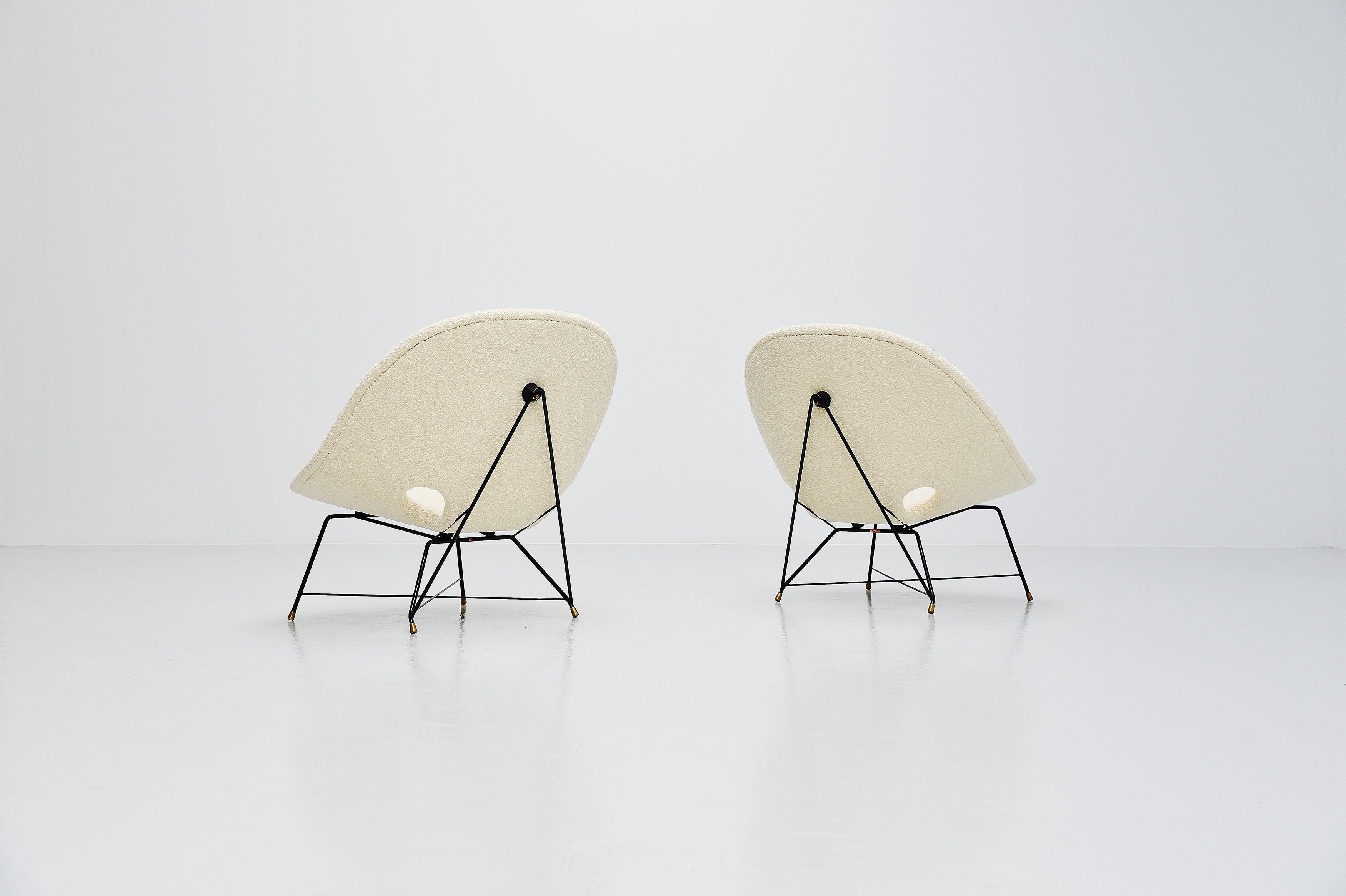 Very nice shaped 'Cosmos' lounge chairs designed by Augusto Bozzi and manufactured by Saporiti, Italy 1954. These chairs have a black lacquered metal wire frame with solid brass feet. The chairs are newly upholstered with premium quality off white