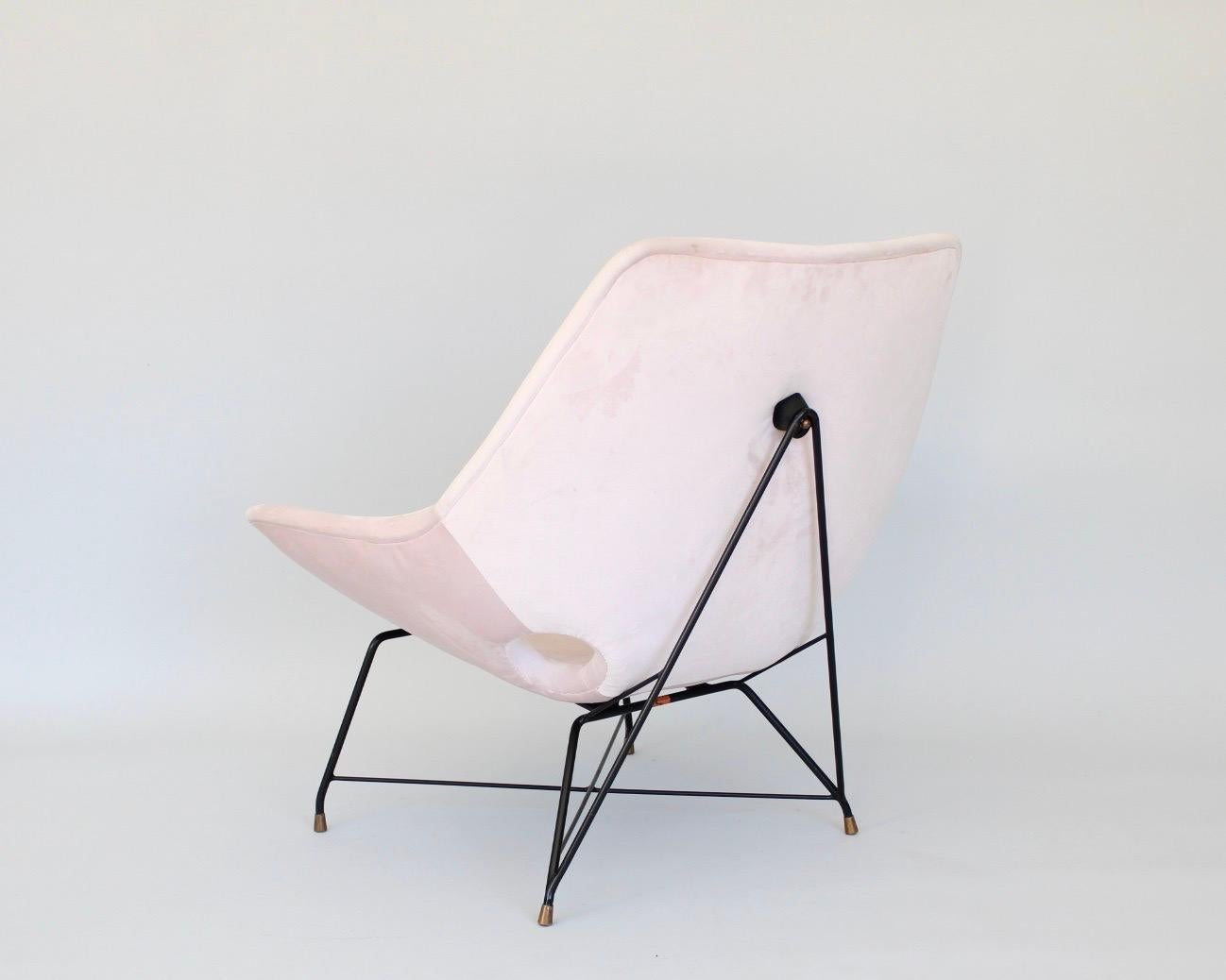 Augusto Bozzi for Saporiti Pair of Italian Lounge Chairs Model Kosmos For Sale 5