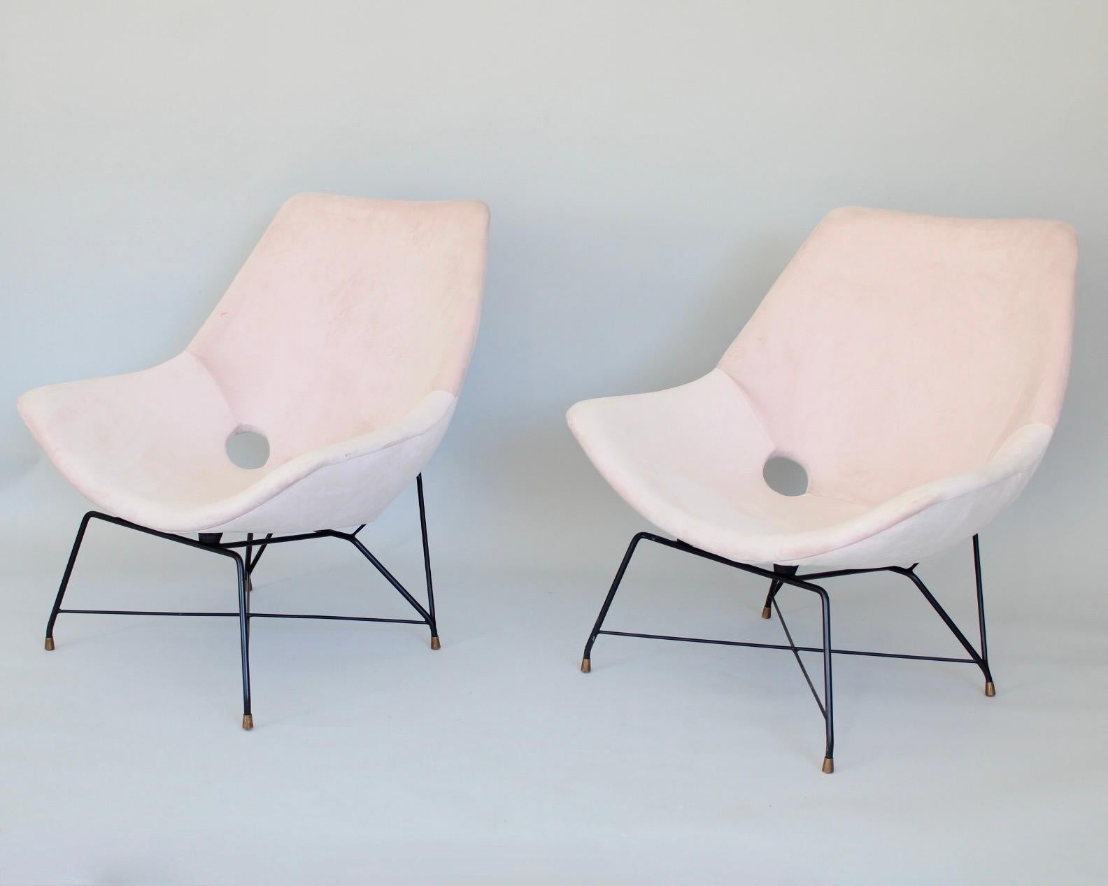 Mid-Century Modern Augusto Bozzi for Saporiti Pair of Italian Lounge Chairs Model Kosmos For Sale
