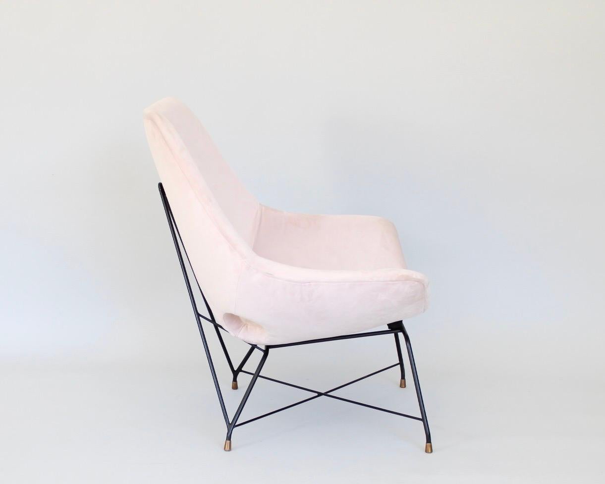 Augusto Bozzi for Saporiti Pair of Italian Lounge Chairs Model Kosmos For Sale 2