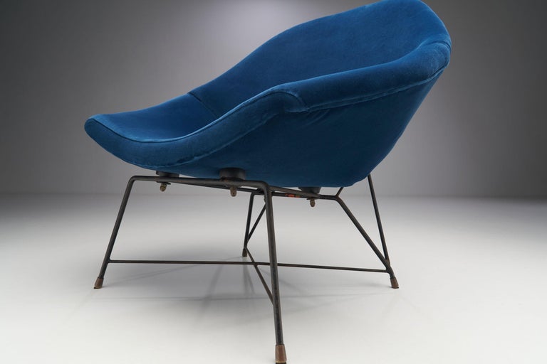 Augusto Bozzi 'Kosmos' Chair for Saporiti in Blue Velvet, Italy, 1956 For Sale 8